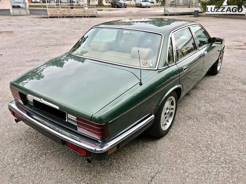 Usata Jaguar XJ40 Sovereign 213 CV (156 kW) 1988 Verde Berlina