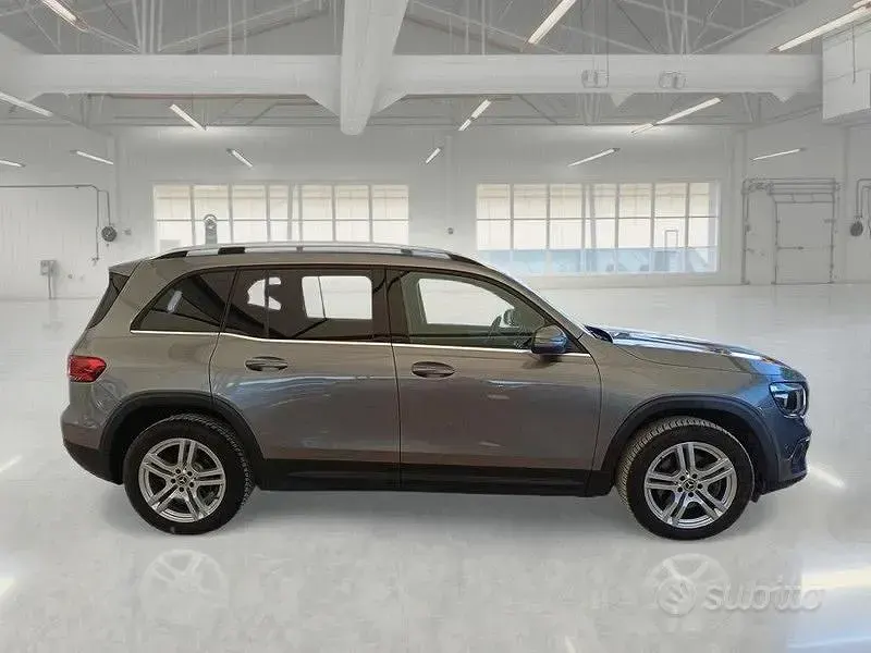 Usata Mercedes GLB200 Business 150 CV (110 kW) 2021 Grigio SUV