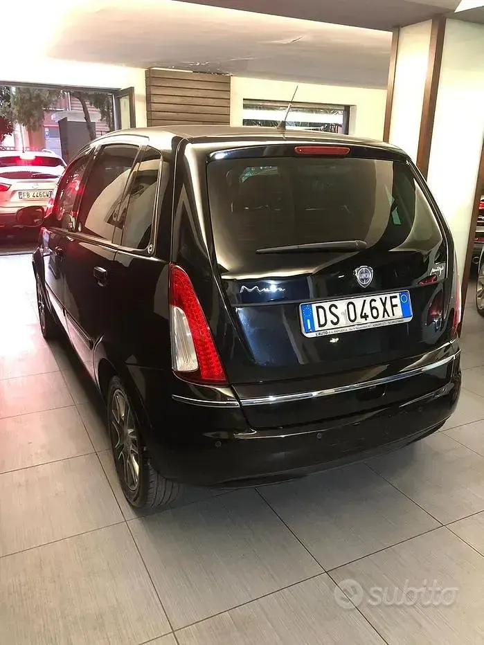 Usata Lancia Musa 90 CV (66 kW) 2008 Nero Monovolume