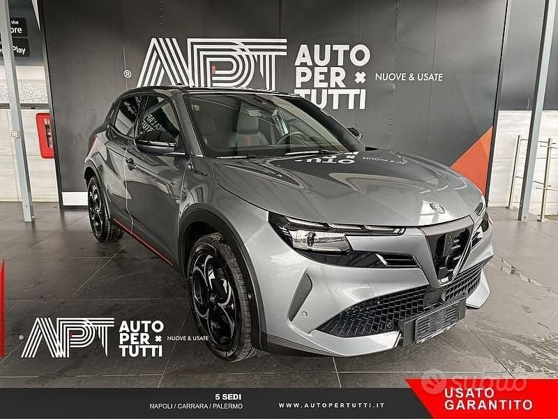 Nuova Alfa Romeo Junior Edizione Speciale 145 CV (106 kW) 2025 Grigio SUV