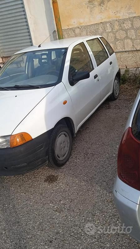Usata 1997 Fiat Punto Due volumi | 1200 € (Cara) - Immagine 1/4