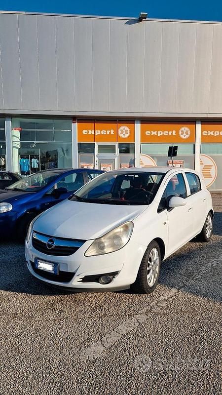 Usata Opel Corsa 75 CV (55 kW) 2009 Bianco Utilitaria