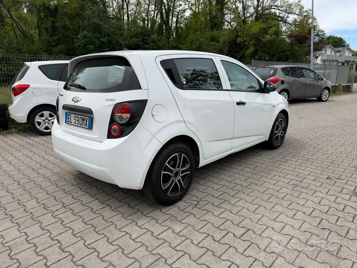Usata Chevrolet Aveo LS 69 CV (50 kW) 2012 Bianco Berlina