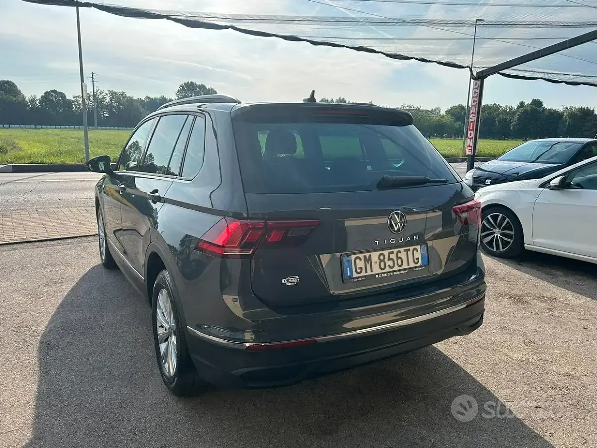 Usata VW Tiguan Life 150 CV (110 kW) 2023 Grigio SUV