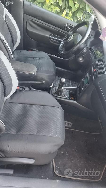 Usata VW Golf IV 131 CV (96 kW) 2003 Berlina