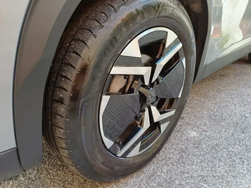 Usata Peugeot 2008 Allure 101 CV (74 kW) 2025 Bianco SUV
