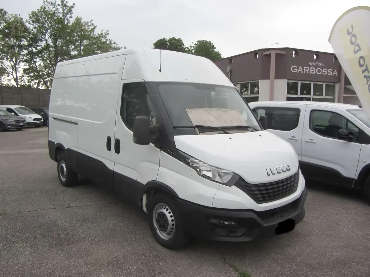 Usata Iveco Daily 116 CV (85 kW) 2020 Bianco Furgone