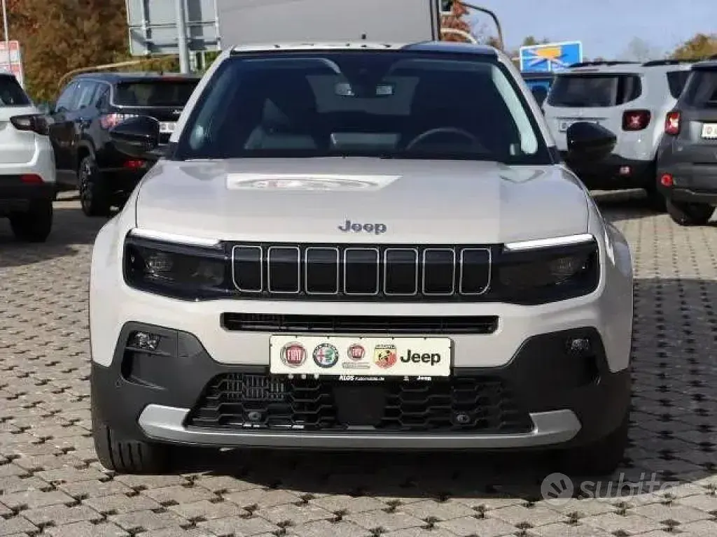 Nuova Jeep Avenger Summit 101 CV (74 kW) 2025 Grigio SUV