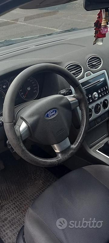 Usata Ford Focus 100 CV (73 kW) 2005 Grigio Berlina
