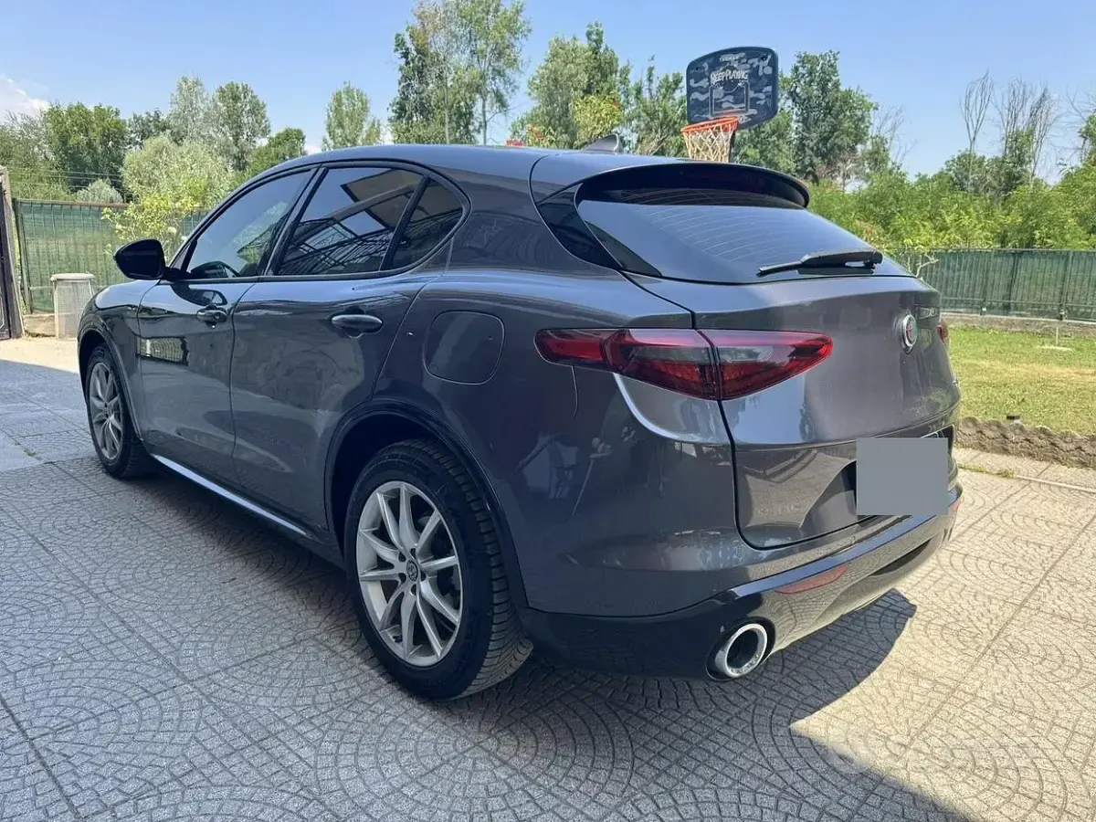 Usata Alfa Romeo Stelvio 160 CV (117 kW) 2020 Grigio SUV