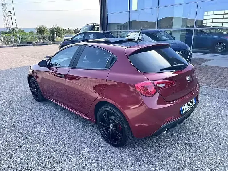 Usata Alfa Romeo Giulietta Super 120 CV (88 kW) 2016 Rosso Utilitaria
