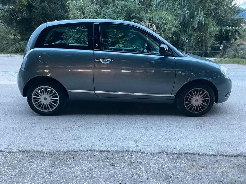 Usata Lancia Ypsilon 75 CV (55 kW) 2011 Grigio Utilitaria