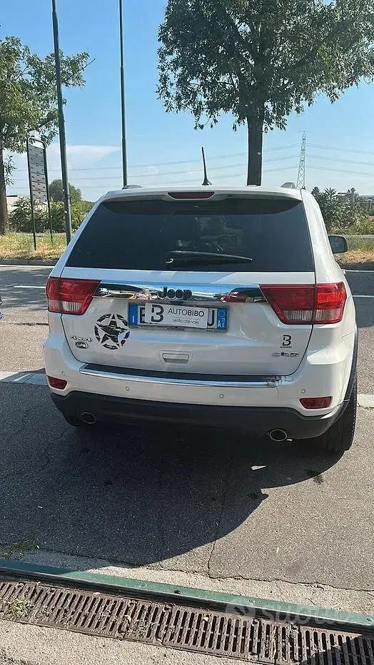 Usata Jeep Grand Cherokee Overland 241 CV (177 kW) 2012 Bianco SUV