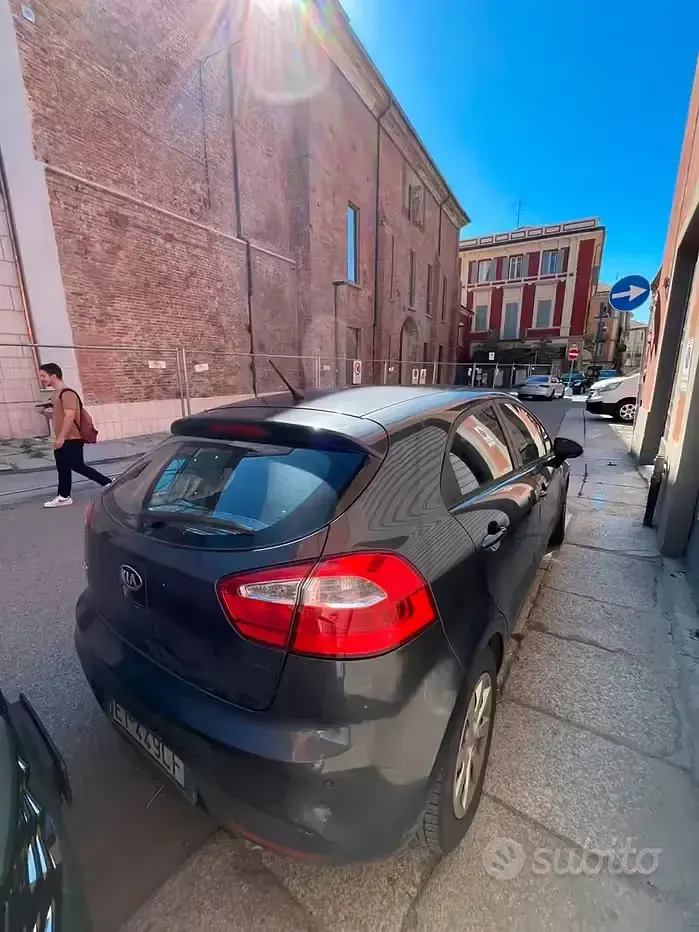 Begagnad Kia Rio 85 HK (62 kW) 2015 Grå Sedan