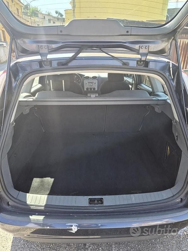 Usata Ford Focus Style 110 CV (80 kW) 2009 Grigio Station wagon