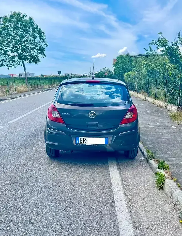 Usata Opel Corsa 85 CV (62 kW) 2013 Grigio Utilitaria