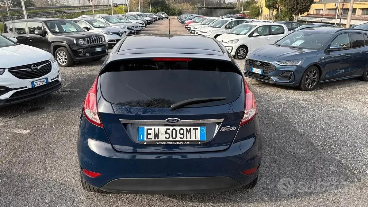 Usata Ford Fiesta 97 CV (71 kW) 2014 Blu Utilitaria