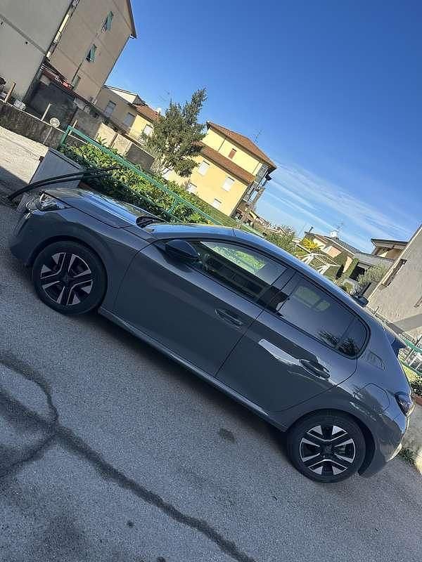 Usata Peugeot 208 Allure 101 CV (74 kW) 2024 Utilitaria