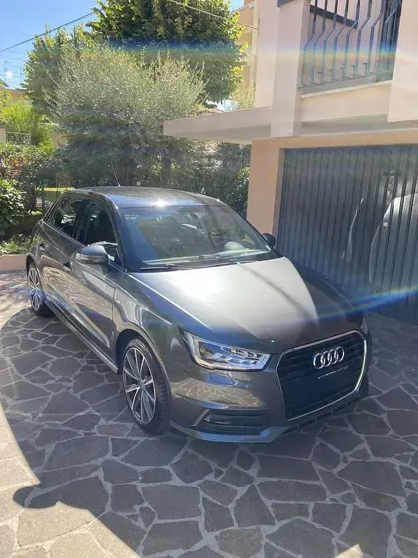 Usata Audi A1 Sportback Admired 90 CV (66 kW) 2017 Grigio Utilitaria