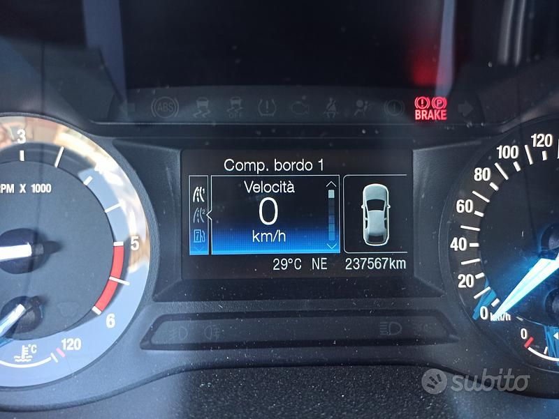 Usata Ford S-MAX 145 CV (106 kW) 2016 Grigio Monovolume