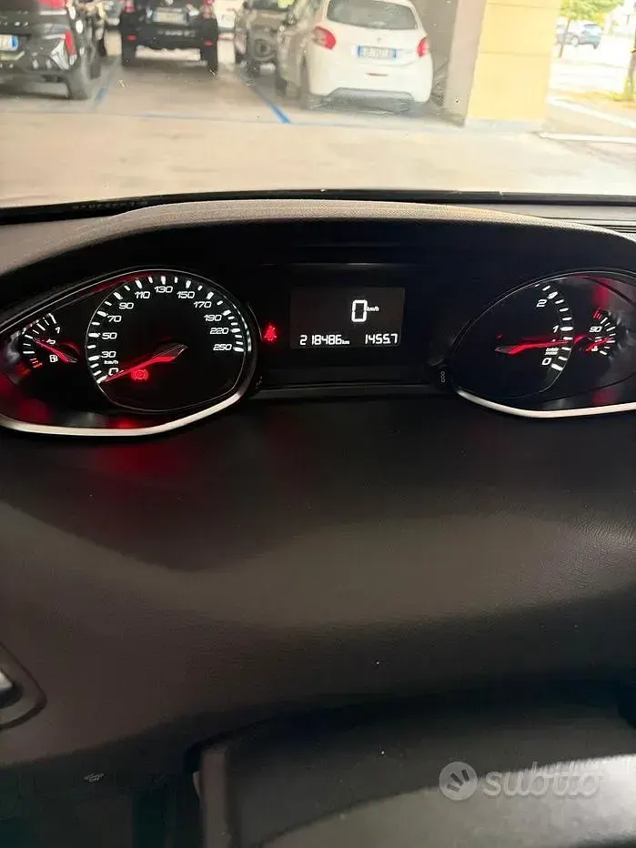 Usata Peugeot 308 120 CV (88 kW) 2015 Nero Berlina