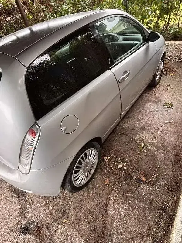 Usata Lancia Ypsilon 60 CV (44 kW) 2008 Argento Utilitaria