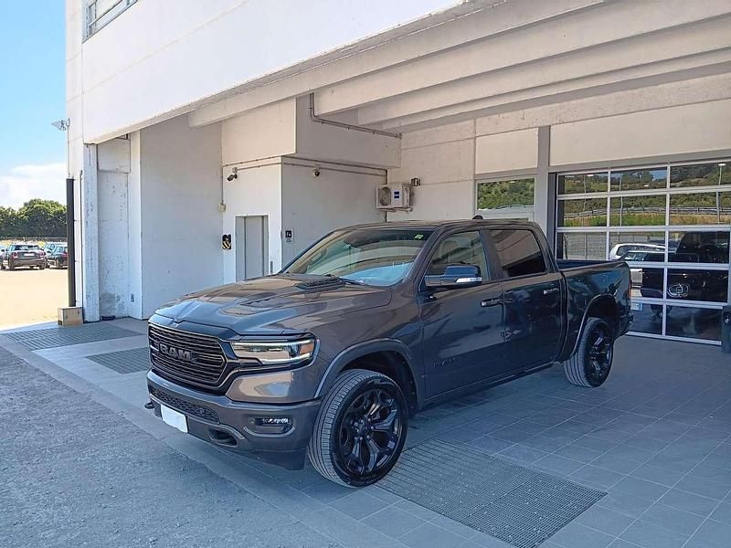 Usata RAM 1500 394 CV (289 kW) 2022 Grigio scuro Pick-up