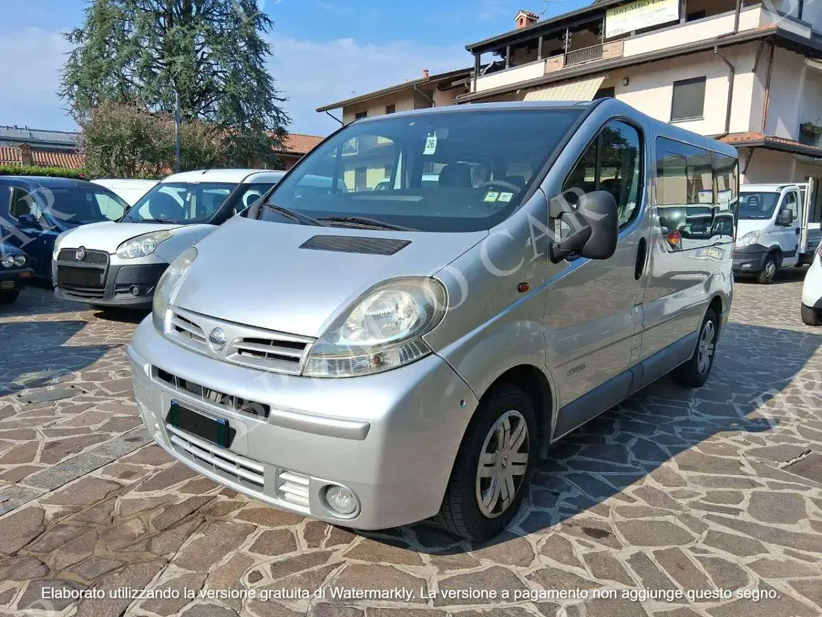 Usata Nissan Primastar 101 CV (74 kW) 2005 Grigio Monovolume