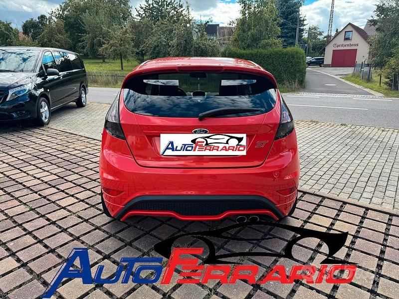 Usata Ford Fiesta Sport 182 CV (133 kW) 2016 Rosso Utilitaria
