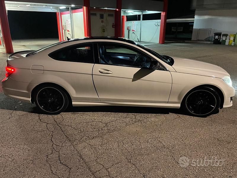 Usata Mercedes 220 170 CV (125 kW) 2011 Bianco Coupé