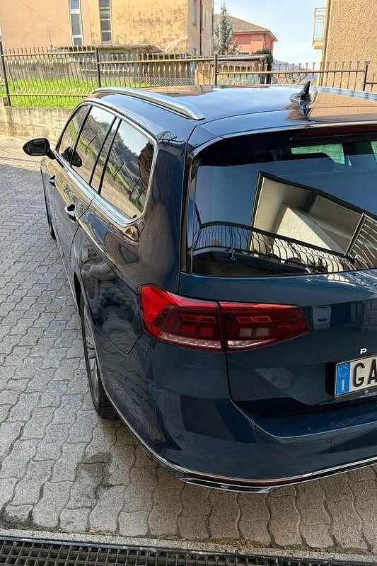 Usata VW Passat Business 120 CV (88 kW) 2020 Blu Station wagon
