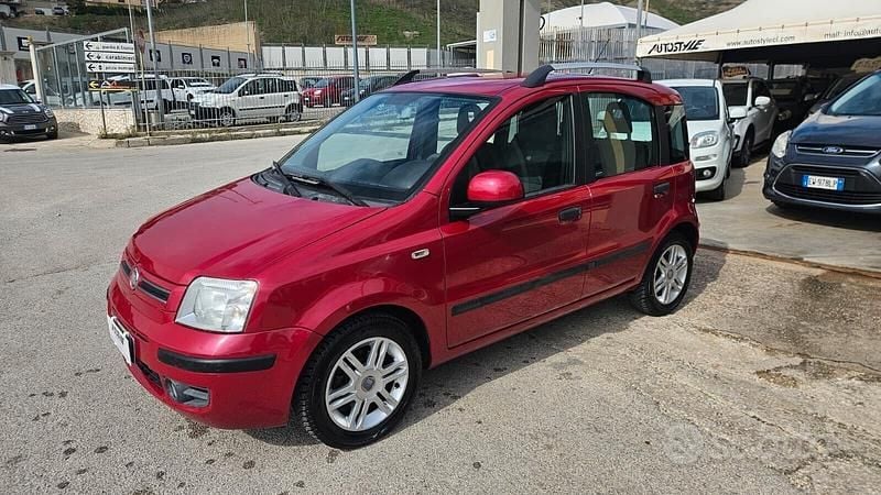 Usata Fiat Panda Emotion 69 CV (50 kW) 2010 Rosso Utilitaria