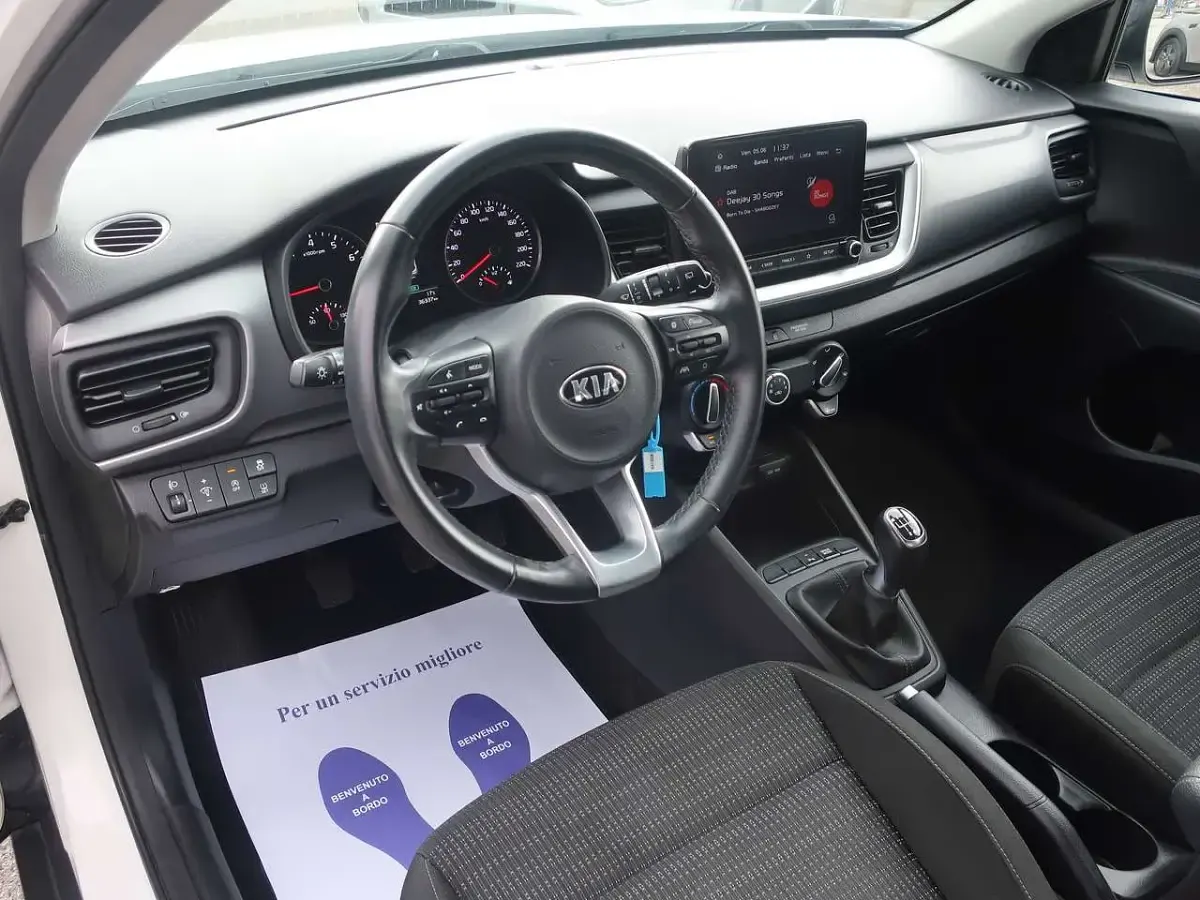 Usata Kia Stonic Style 101 CV (74 kW) 2021 Bianco pastello SUV