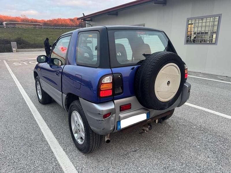 Usata Toyota RAV4 128 CV (94 kW) 2000 Blu/azzurro SUV