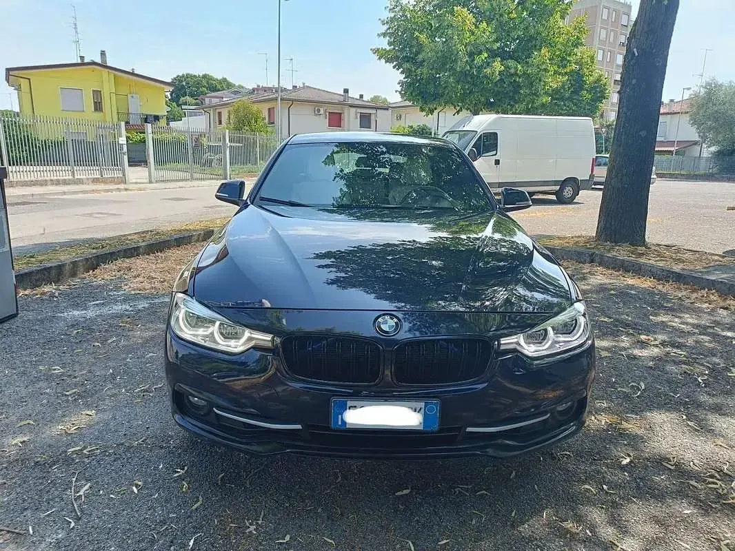 Usata BMW 330 Sport Line 258 CV (189 kW) 2017 Blu/azzurro Station wagon