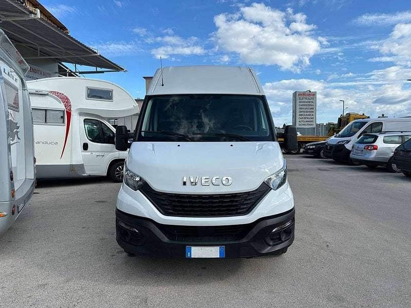 Usata Iveco Daily 136 CV (100 kW) 2021 Bianco Furgone