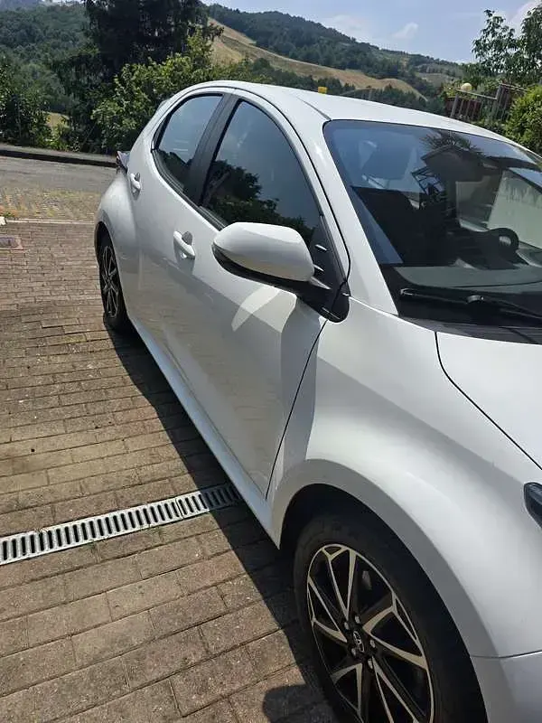 Usata Toyota Yaris Hybrid Trend 92 CV (67 kW) 2022 Berlina