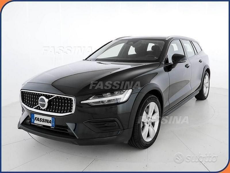 Usata Volvo V60 CC Core 197 CV (144 kW) 2023 Nero Station wagon