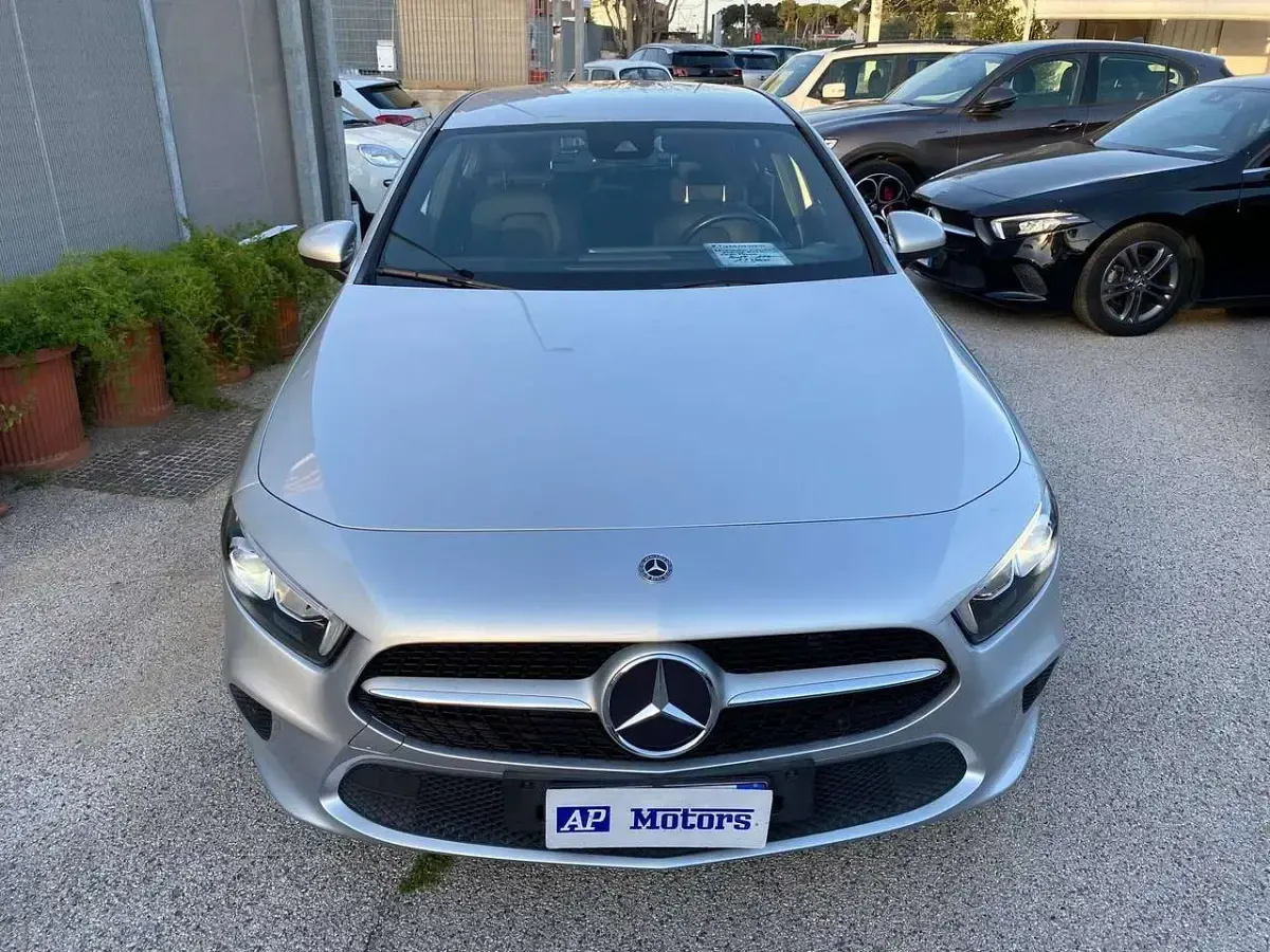 Usata Mercedes A180 Business 116 CV (85 kW) 2019 Grigio Berlina