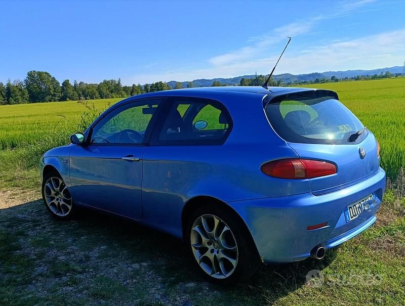 Usata Alfa Romeo 147 105 CV (77 kW) 2007 Blu Utilitaria