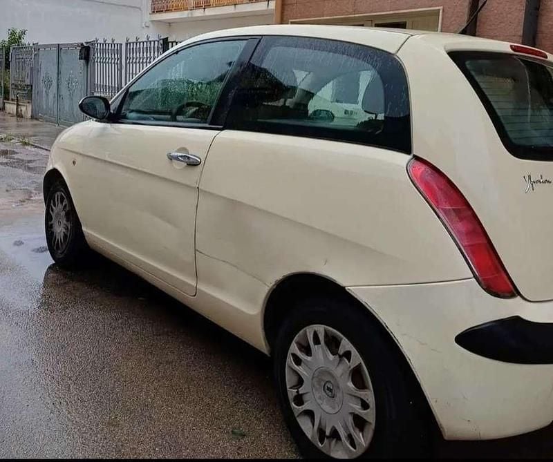 Usata Lancia Ypsilon 60 CV (44 kW) 2004 Utilitaria