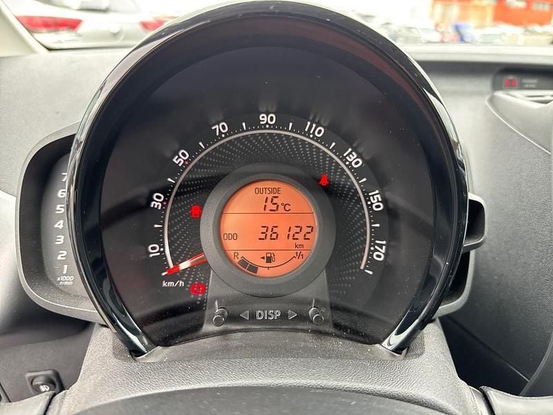 Usata Toyota Aygo Connect Style 72 CV (52 kW) 2021 Nero Utilitaria