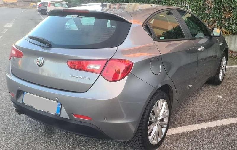 Usata Alfa Romeo Giulietta Super 120 CV (88 kW) 2018 Grigio Berlina
