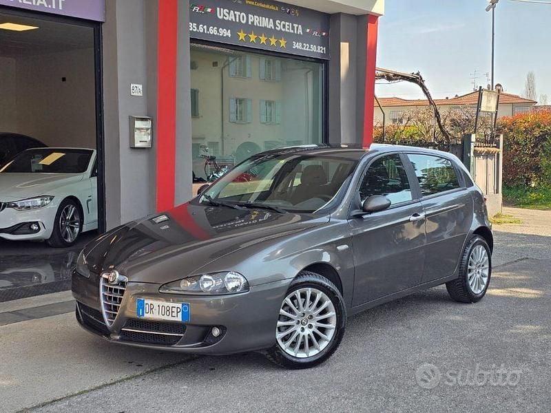 Usata Alfa Romeo 147 105 CV (77 kW) 2008 Grigio Utilitaria