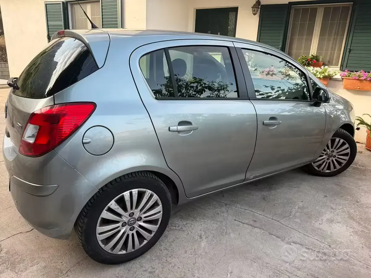 Usata Opel Corsa 75 CV (55 kW) 2013 Grigio Utilitaria
