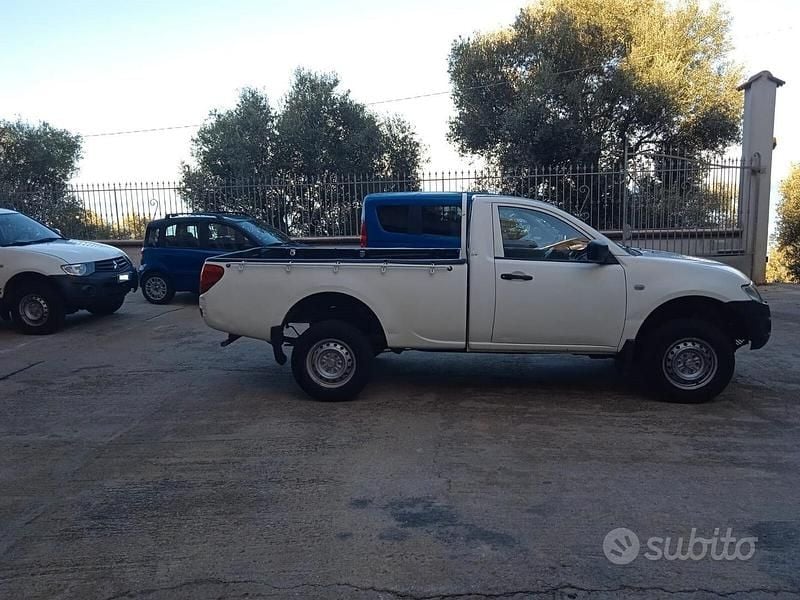 Usata Mitsubishi L200 136 CV (100 kW) 2015 Bianco Pick-up