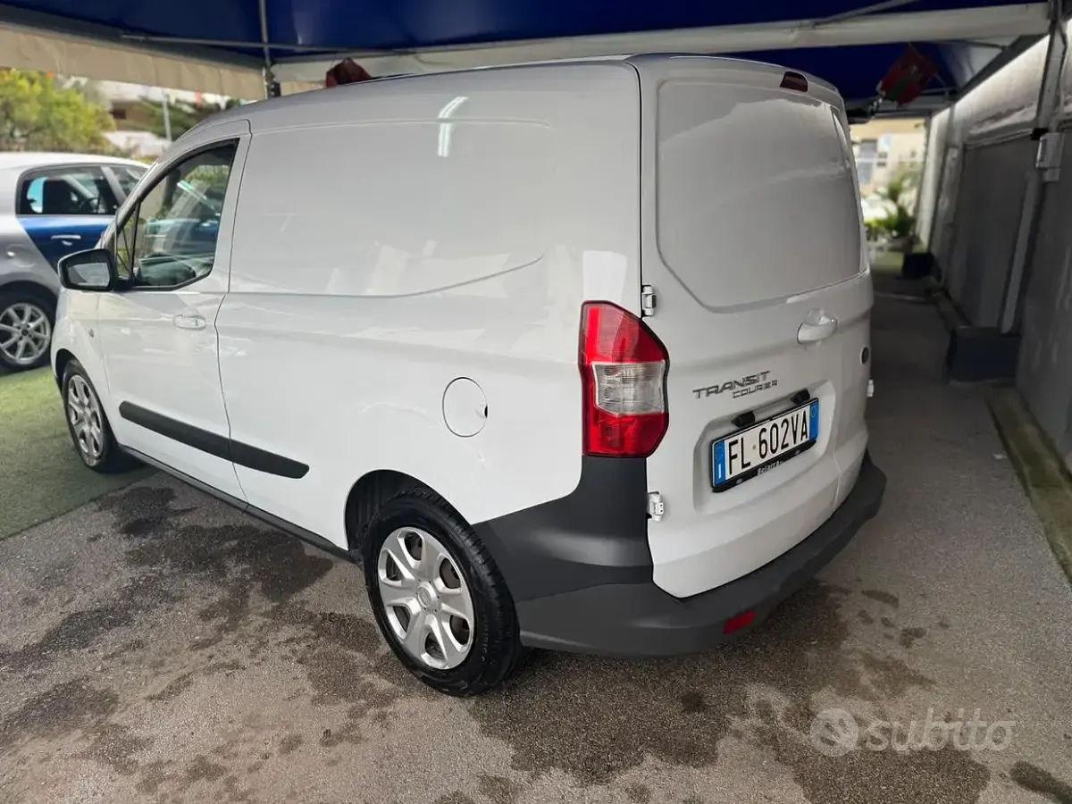 Usata Ford Tourneo Courier Titanium 75 CV (55 kW) 2017 Bianco Monovolume