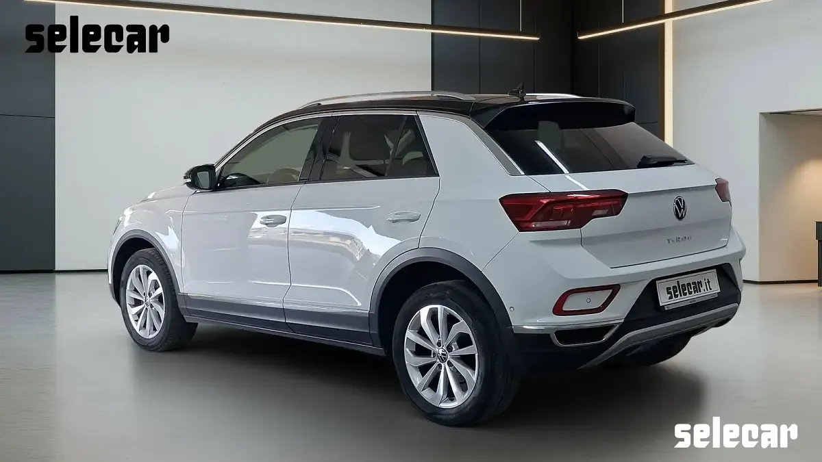 Usata VW T-Roc Style 110 CV (80 kW) 2023 B4 bianco SUV