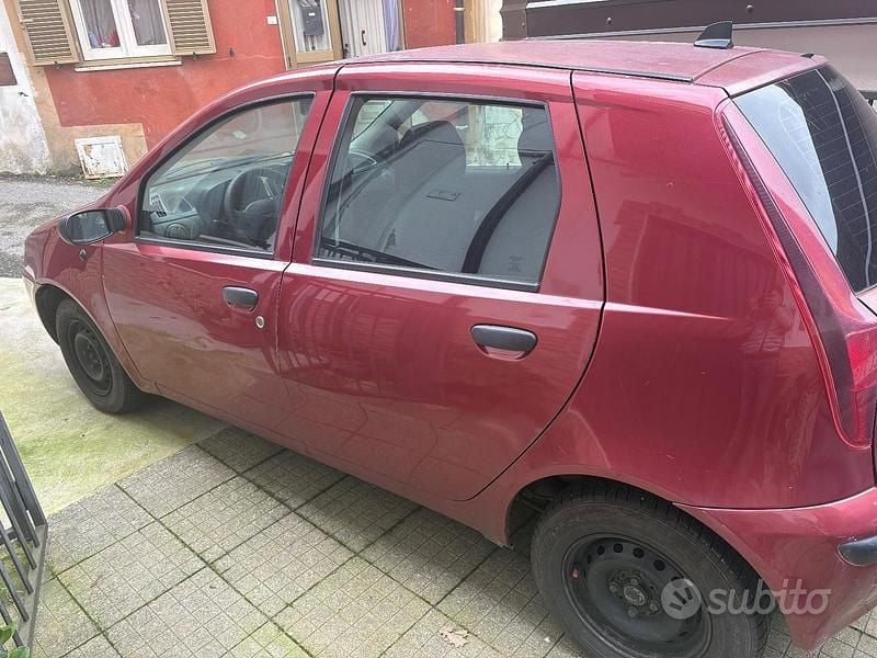 Usata Fiat Punto 60 CV (44 kW) 2003 Rosso Utilitaria