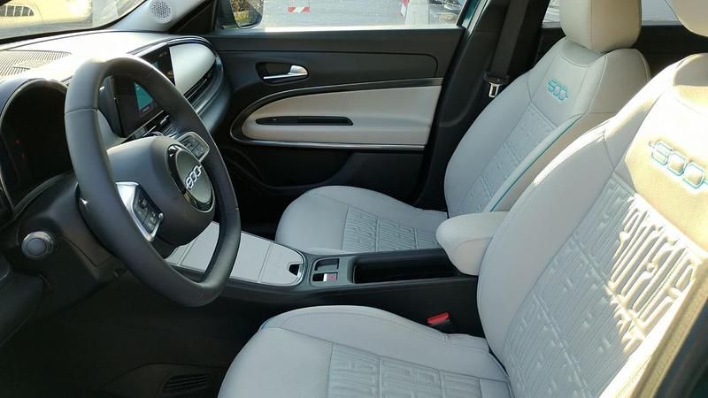 Usata Fiat 600 La Prima 101 CV (74 kW) 2024 Verde SUV